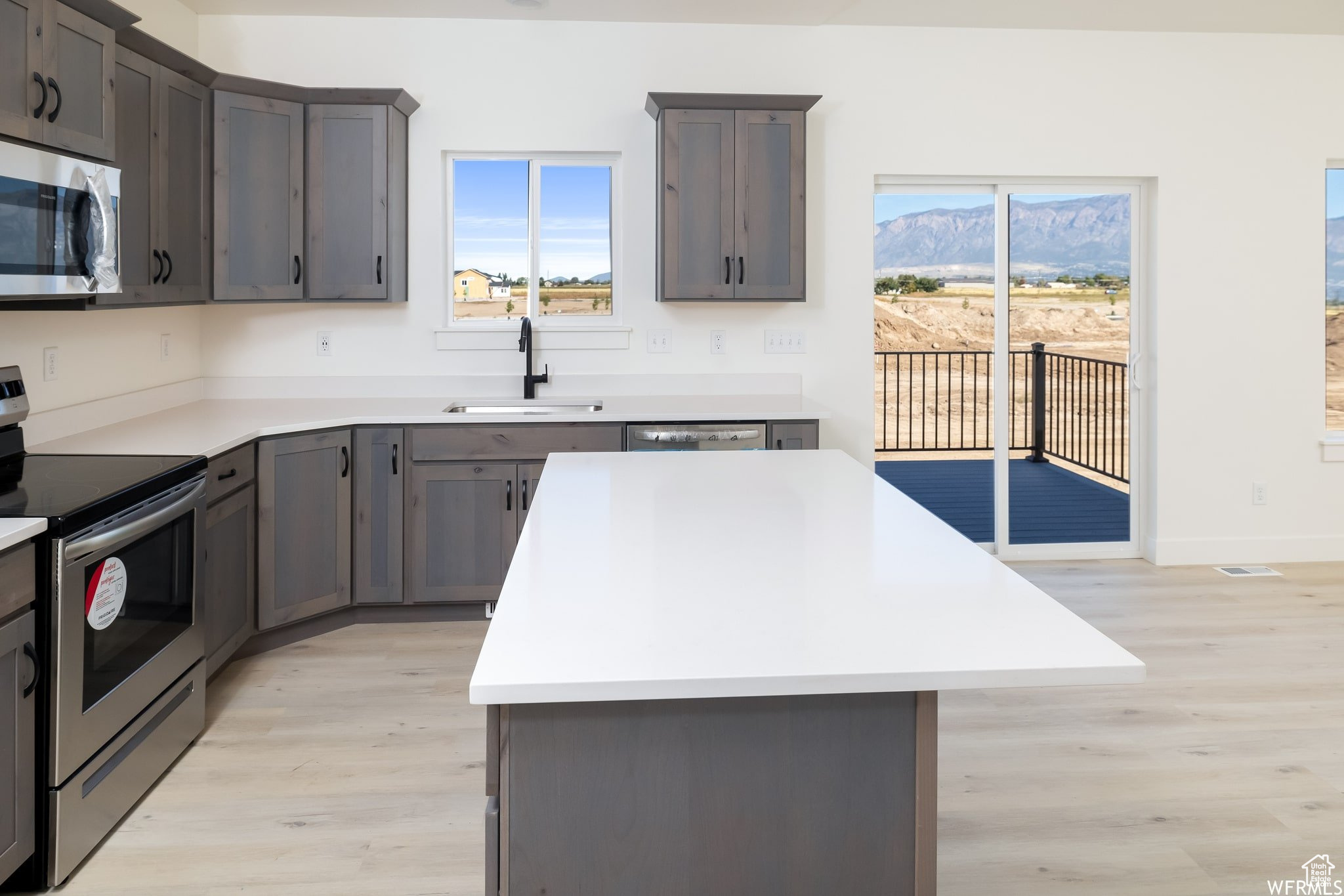 Hyrum, Utah, 84319, United States, 3 Bedrooms Bedrooms, ,2 BathroomsBathrooms,Residential,For Sale,1929155
