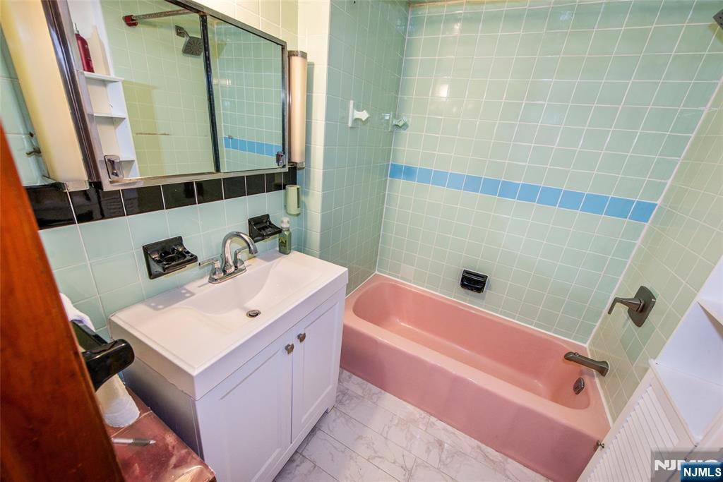 Clifton, New Jersey, 07014, United States, 5 Bedrooms Bedrooms, ,3 BathroomsBathrooms,Residential,For Sale,2000978