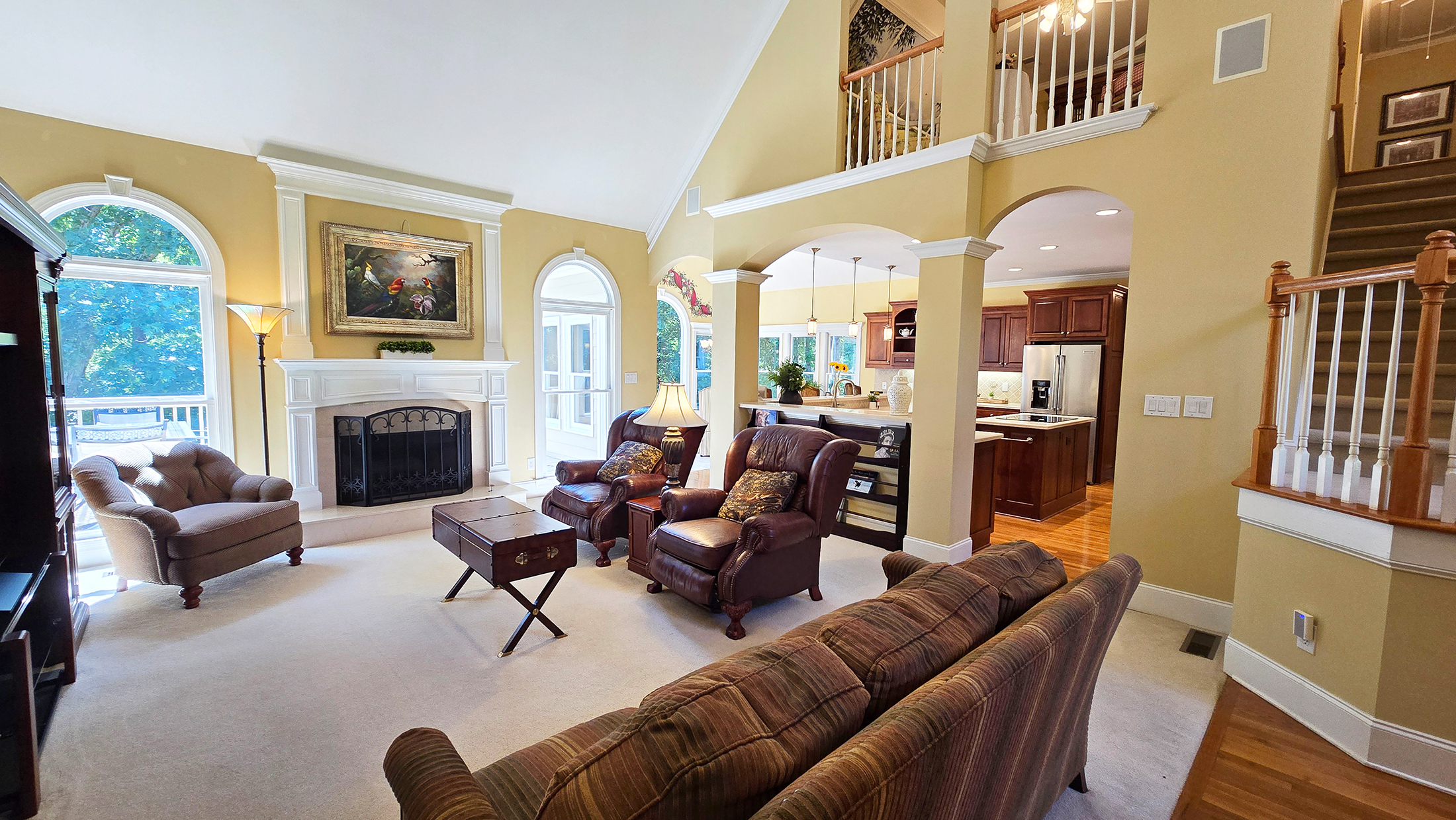  Luxurious Living with Hometown Charm in Hidden River - 物件實景