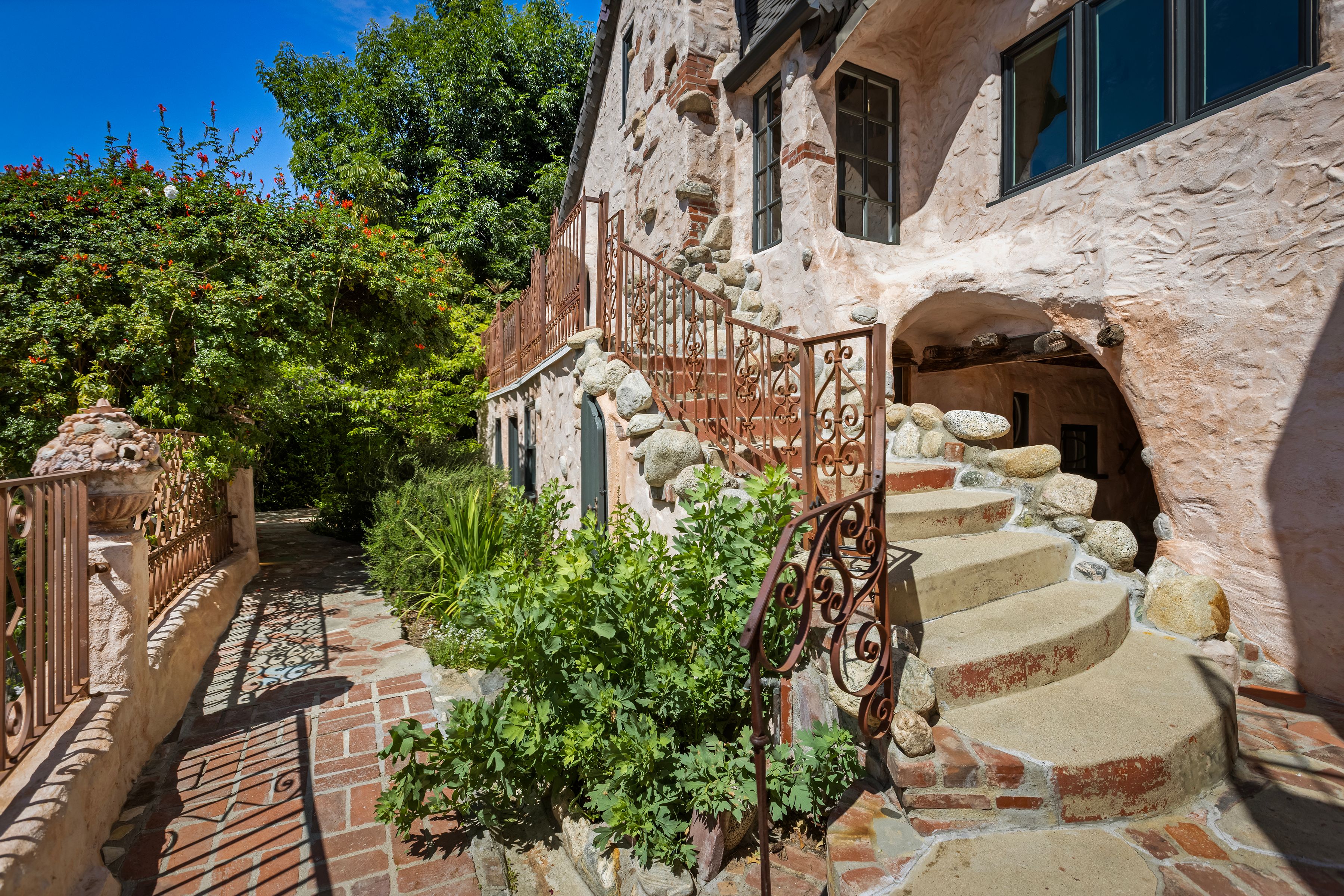  A Storybook Compound - 物件實景
