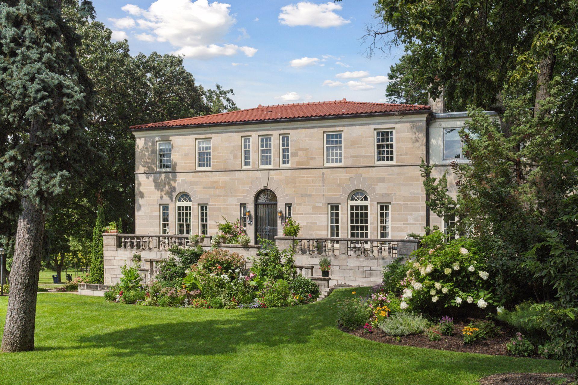 Minneapolis, Minnesota, 55405, United States, 5 Bedrooms Bedrooms, ,4 BathroomsBathrooms,Residential,For Sale,1989086