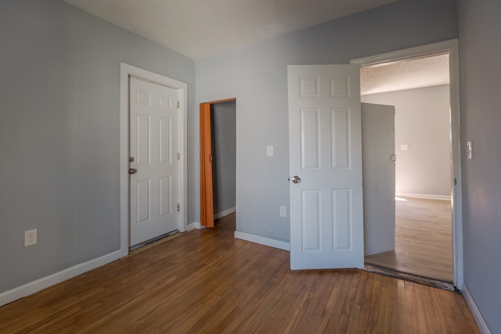 Worcester, Massachusetts, 01604, United States, 8 Bedrooms Bedrooms, ,4 BathroomsBathrooms,Residential,For Sale,1981131