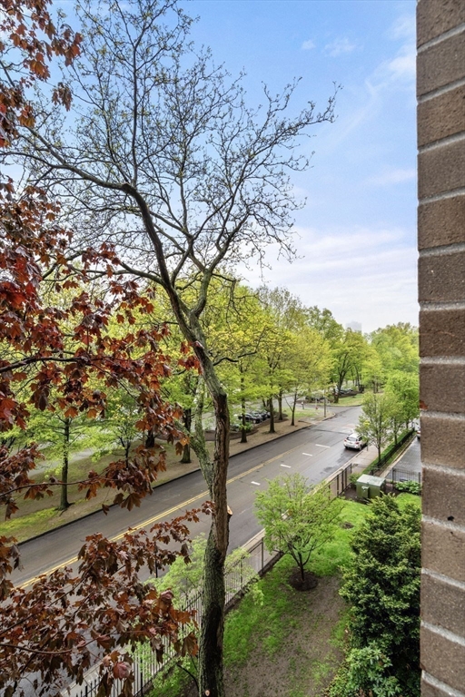 Brookline, Massachusetts, 02445, United States, 2 Bedrooms Bedrooms, ,2 BathroomsBathrooms,Residential,For Sale,1806291