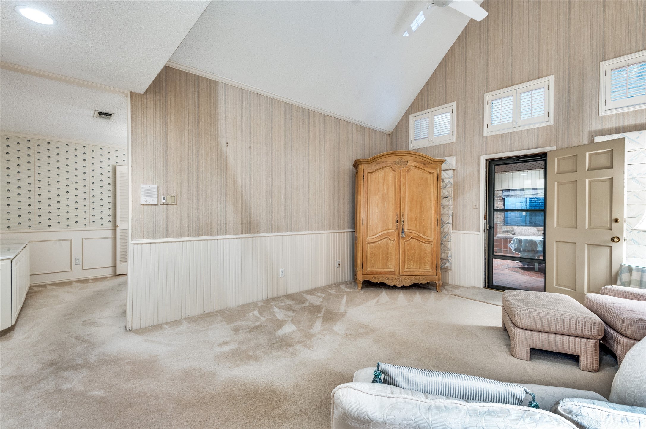 Bedford, Texas, 76021, United States, 5 Bedrooms Bedrooms, ,4 BathroomsBathrooms,Residential,For Sale,1976137