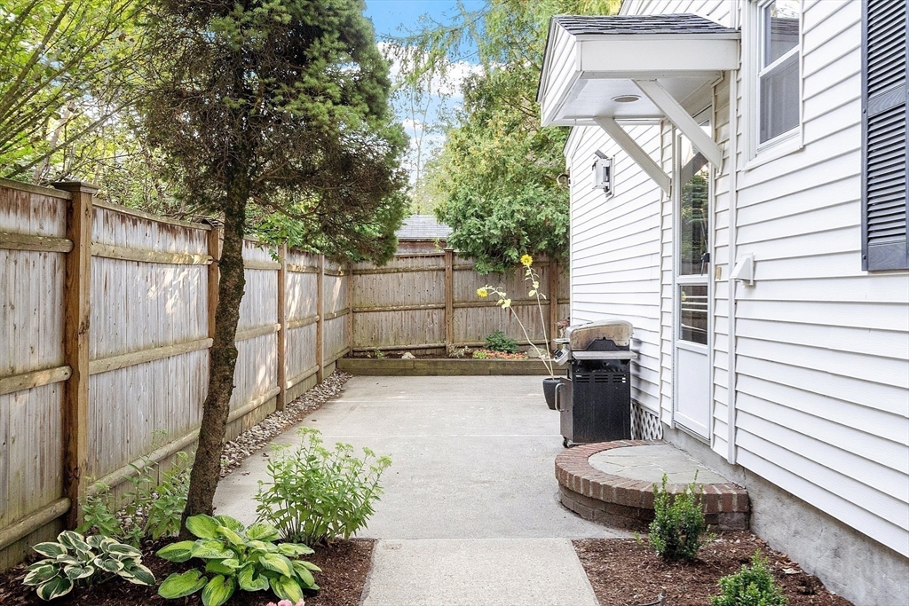 Andover, Massachusetts, 01810, United States, 2 Bedrooms Bedrooms, ,1 BathroomBathrooms,Residential,For Sale,1941591