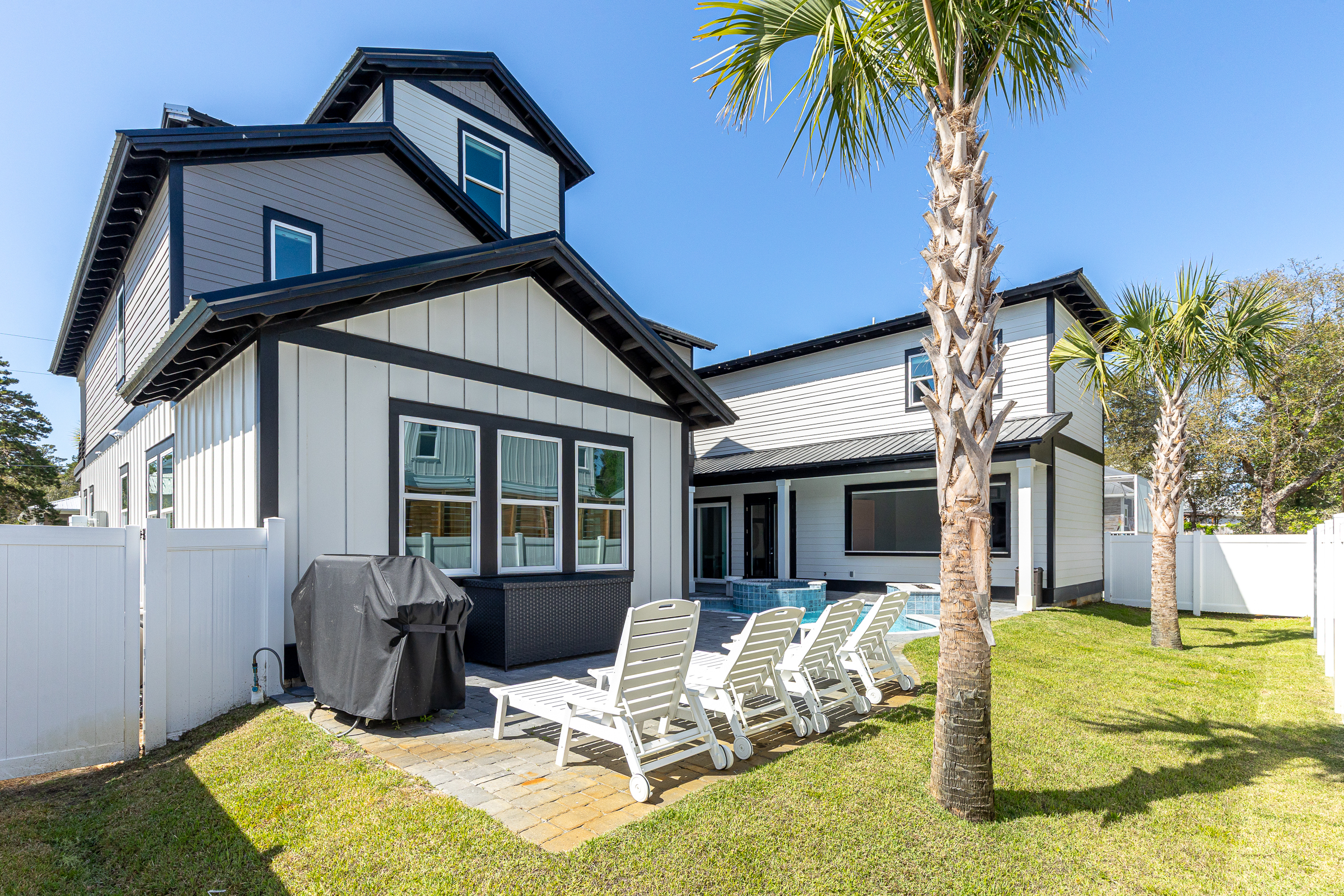  Grand Coastal Retreat With Carriage House And Resort-Style Pool - 物件實景