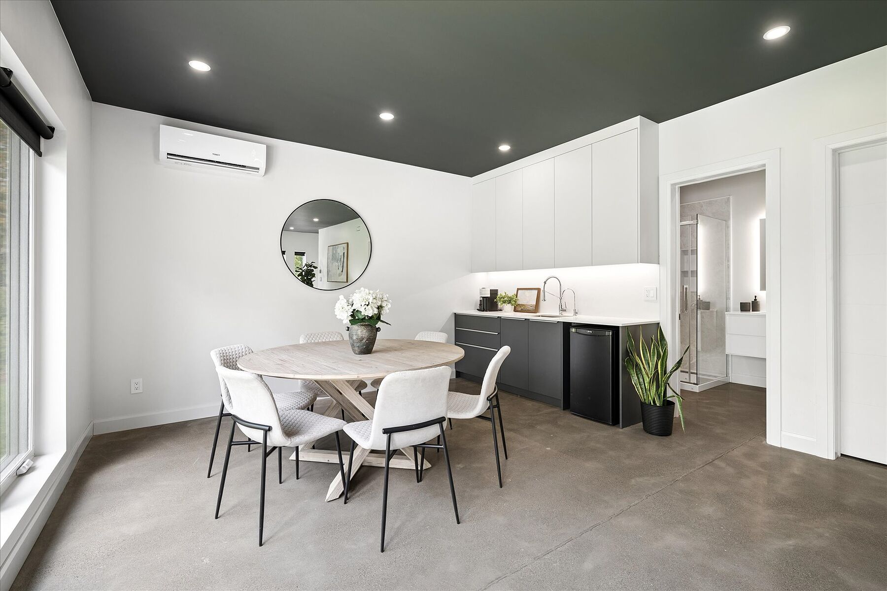  Serene, Elegant Home - 物件實景