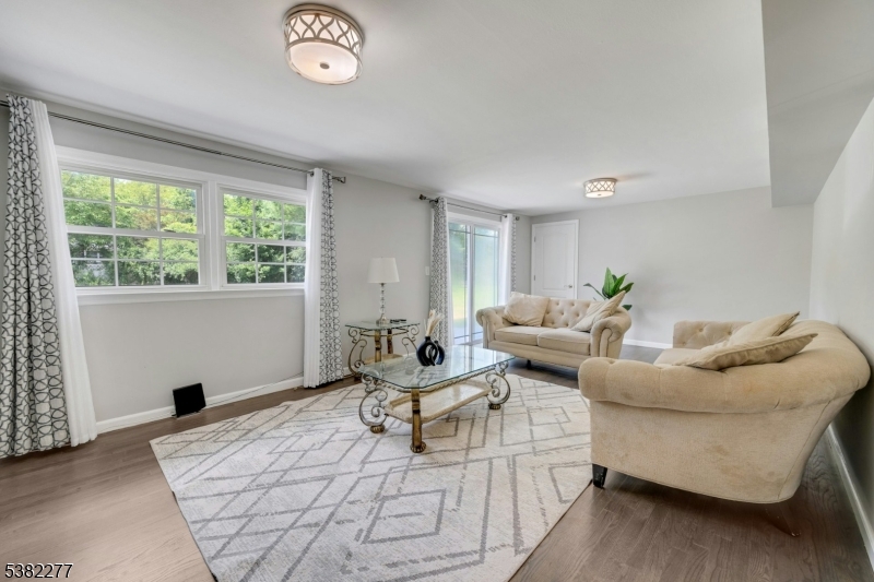 Springfield Twp., New Jersey, 07081, United States, 4 Bedrooms Bedrooms, ,3 BathroomsBathrooms,Residential,For Sale,1938892