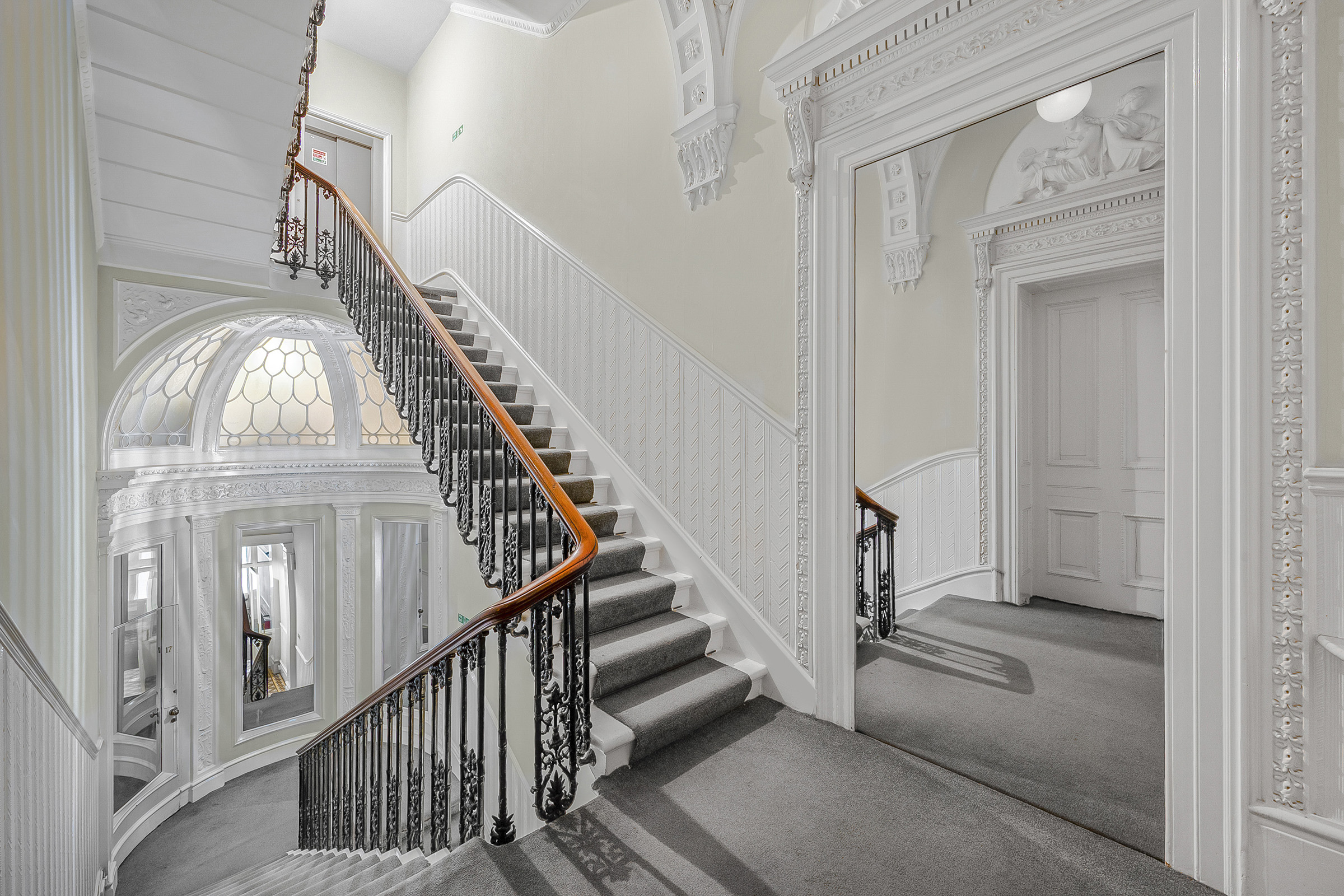  Unbroken Freehold Residential Investment Moments from Hyde Park - 物件實景