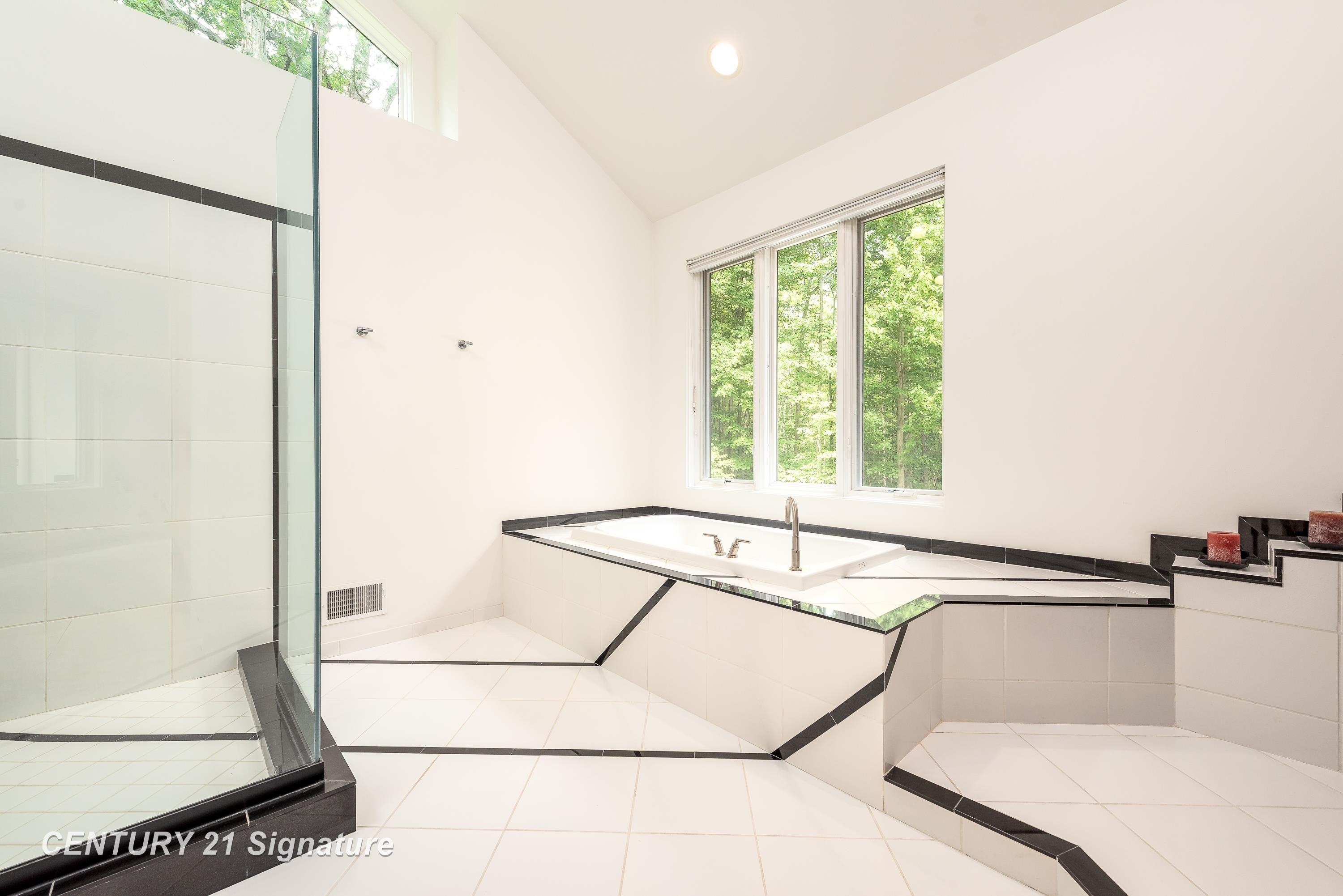 Midland, Michigan, 48642, United States, 4 Bedrooms Bedrooms, ,5 BathroomsBathrooms,Residential,For Sale,2019311