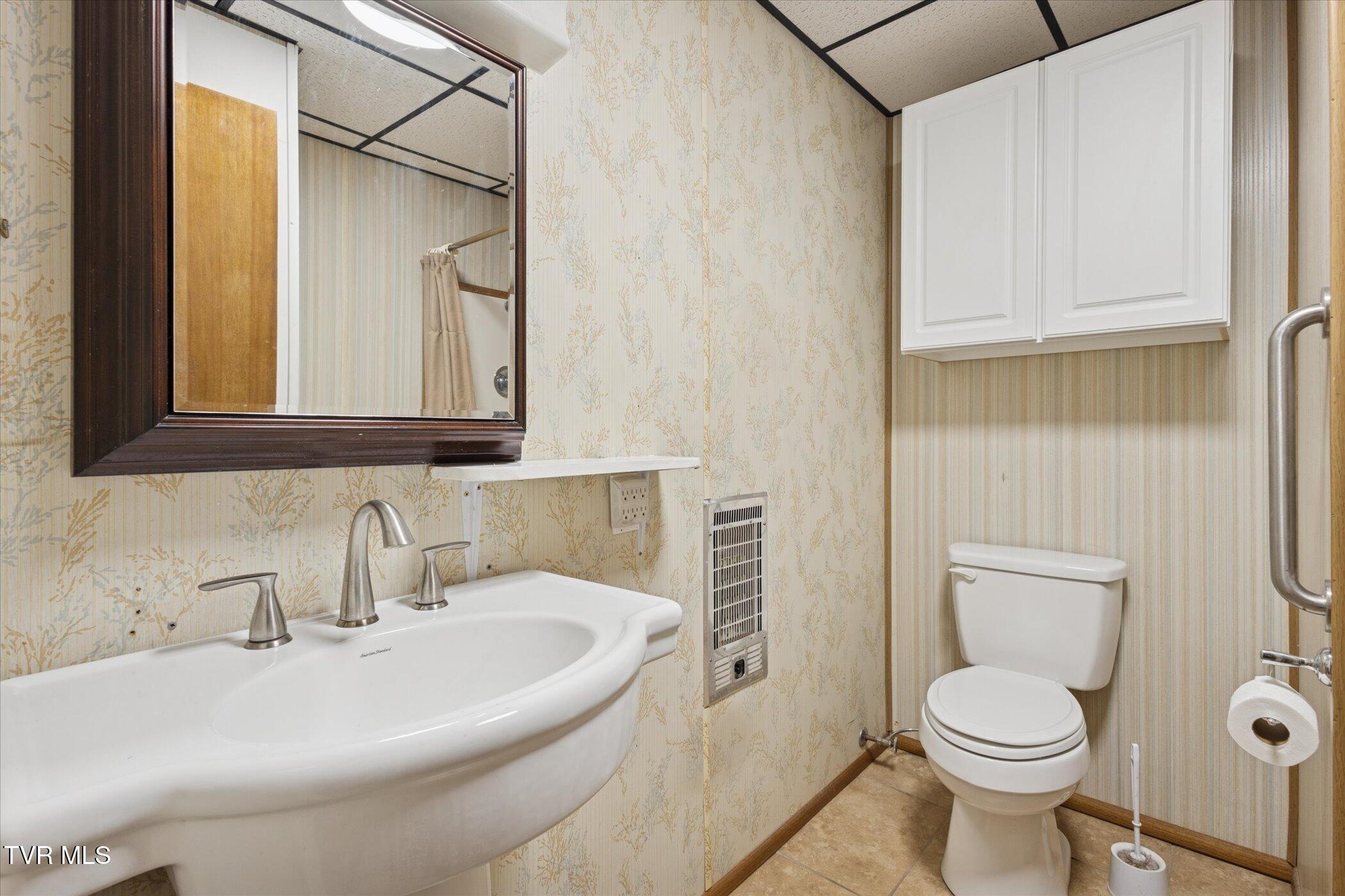 Johnson City, Tennessee, 37604, United States, 4 Bedrooms Bedrooms, ,3 BathroomsBathrooms,Residential,For Sale,1978550