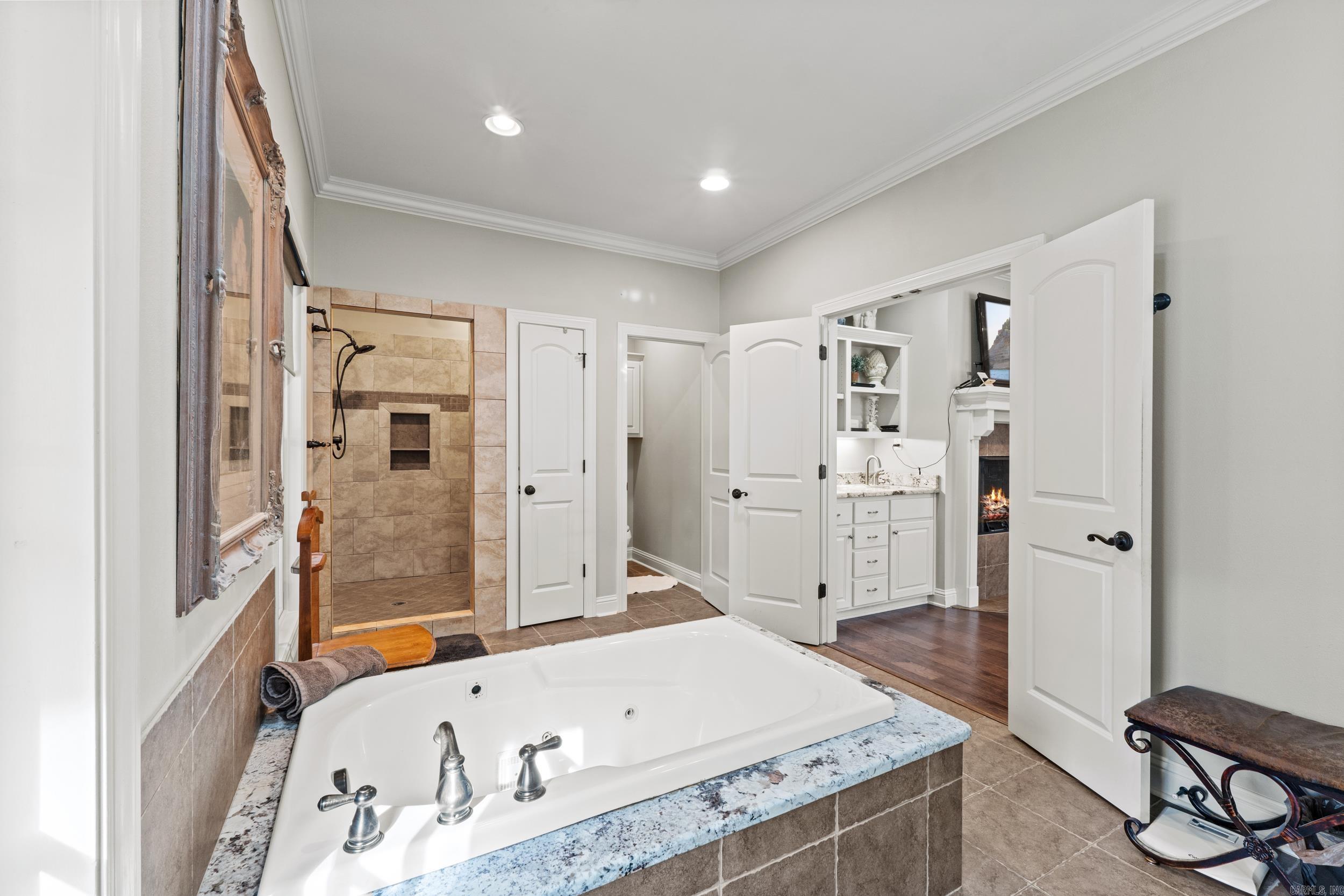 Benton, Arkansas, 72019, United States, 5 Bedrooms Bedrooms, ,5 BathroomsBathrooms,Residential,For Sale,1994401