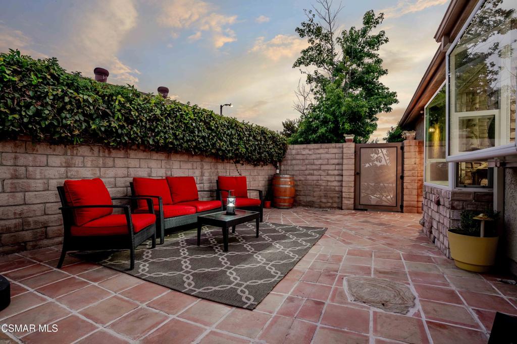 Moorpark, California, 93021, United States, 2 Bedrooms Bedrooms, ,2 BathroomsBathrooms,Residential,For Sale,1935998