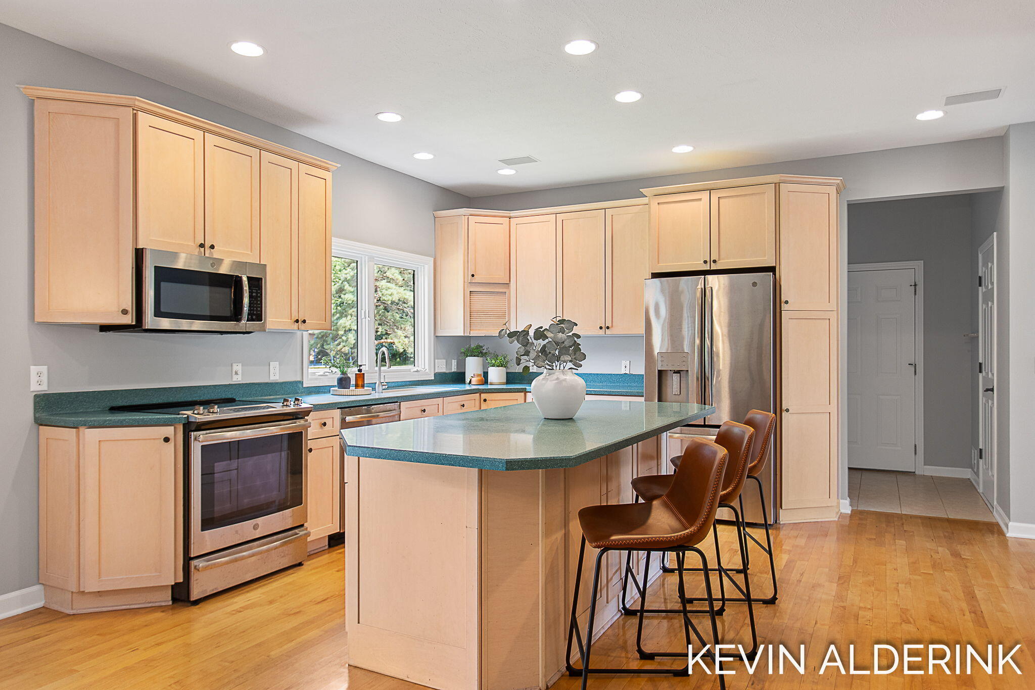 Holland, Michigan, 49423, United States, 5 Bedrooms Bedrooms, ,6 BathroomsBathrooms,Residential,For Sale,1908237