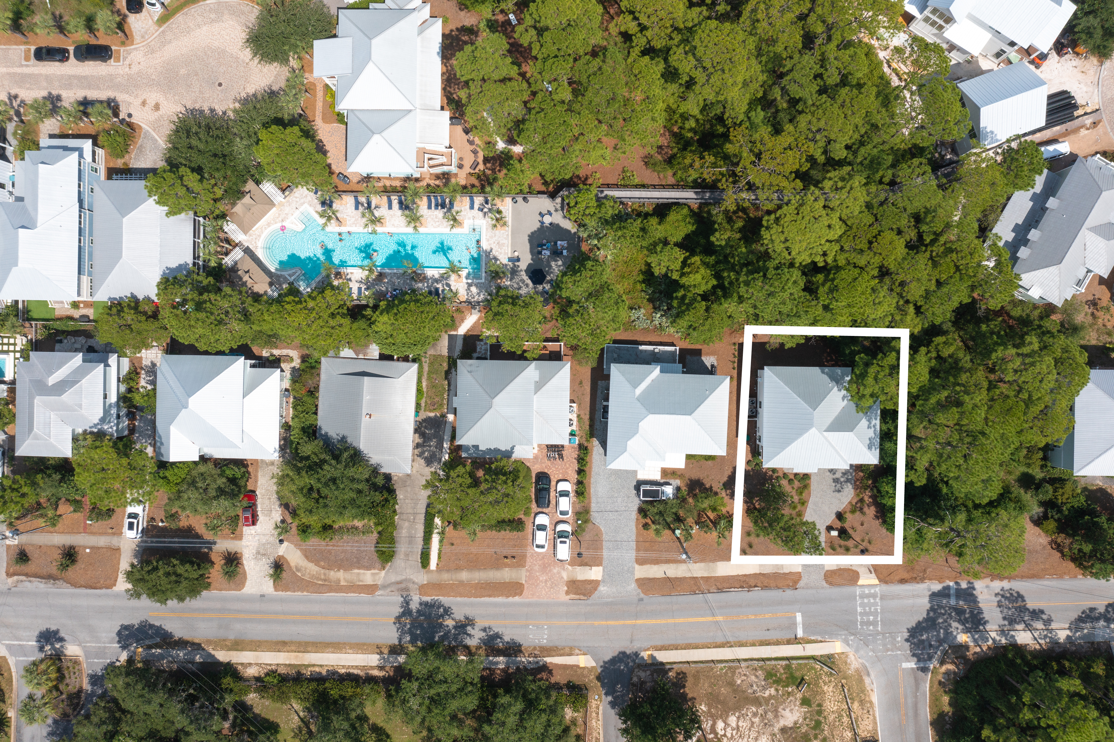  Turnkey Coastal Luxury Across From Eastern Lake And Steps To The Gulf - 物件實景