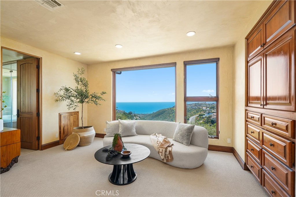 Laguna Beach, California, 92651, United States, 5 Bedrooms Bedrooms, ,6 BathroomsBathrooms,Residential,For Sale,1908512