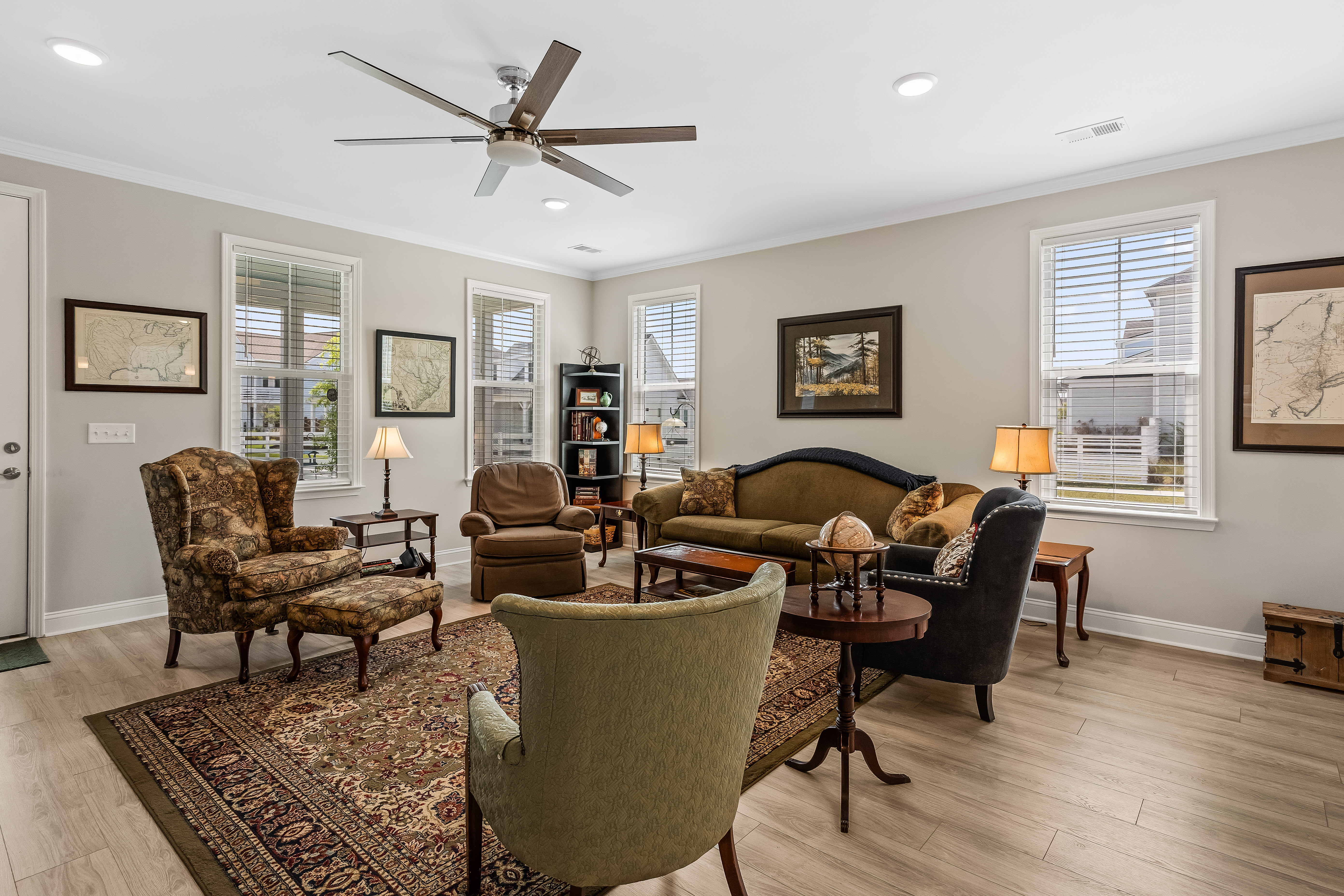  216 Symphony Avenue - 物件實景