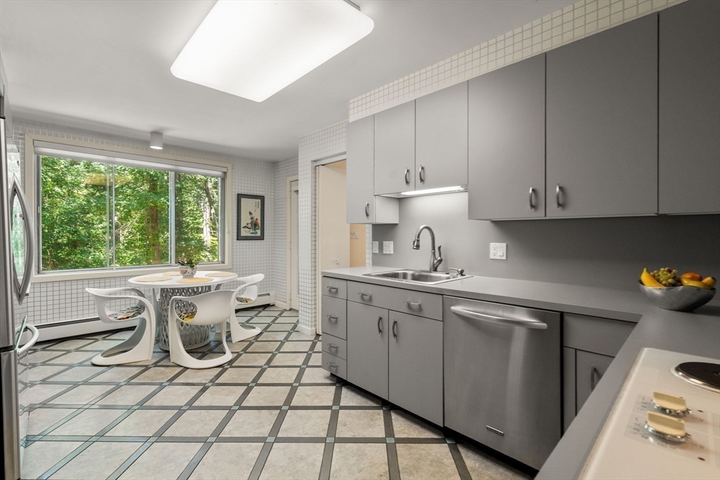 Boston, Massachusetts, 02467, United States, 2 Bedrooms Bedrooms, ,3 BathroomsBathrooms,Residential,For Sale,1940197