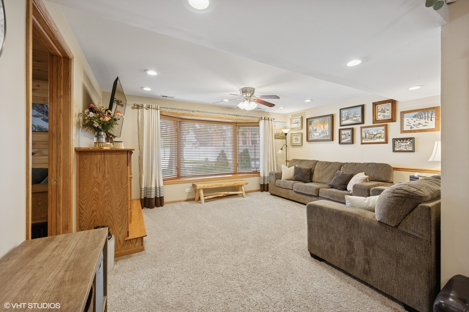 Oak Lawn, Illinois, 60453, United States, 5 Bedrooms Bedrooms, ,4 BathroomsBathrooms,Residential,For Sale,1932429