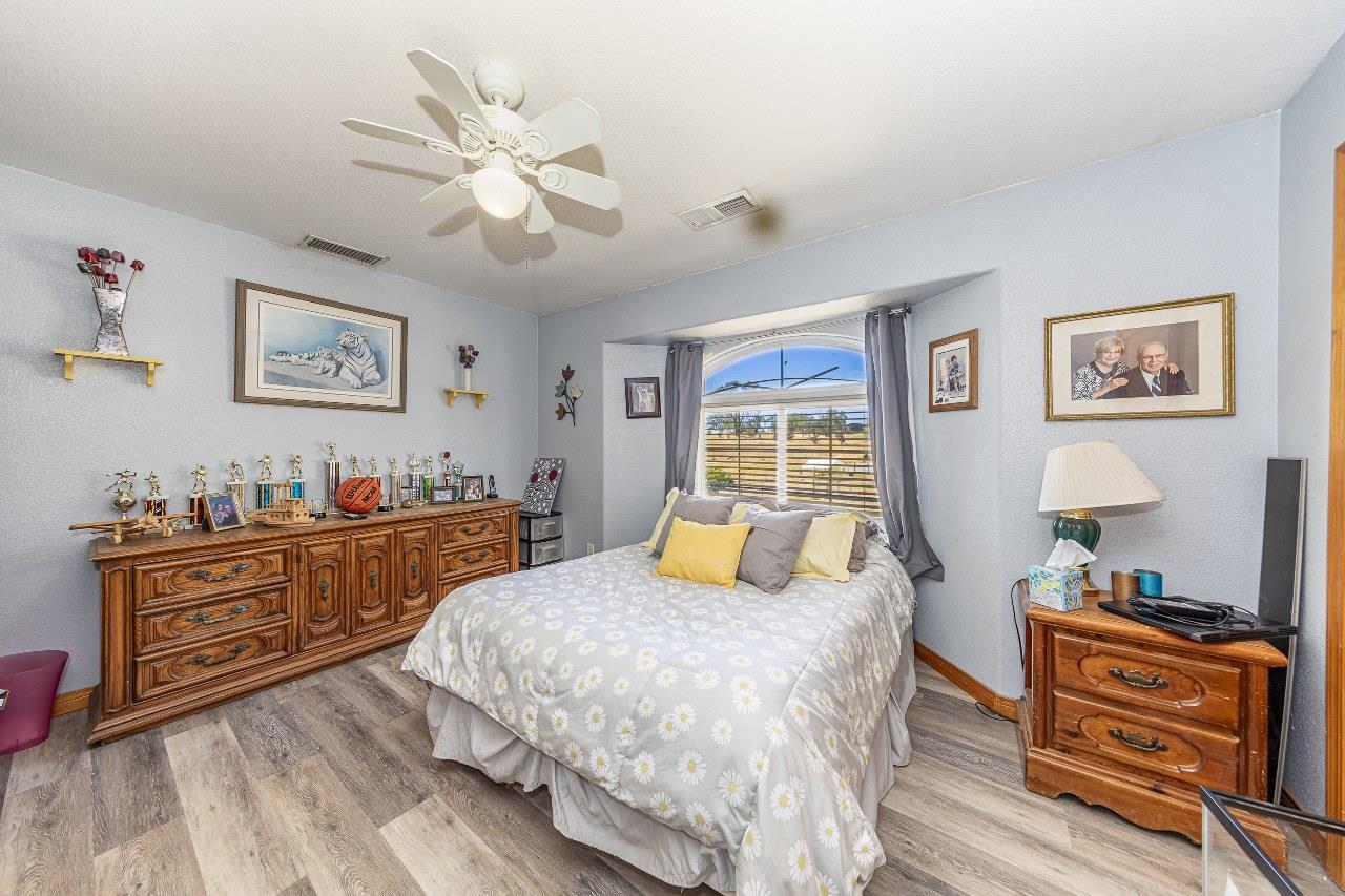 Raymond, California, 93653, United States, 4 Bedrooms Bedrooms, ,3 BathroomsBathrooms,Residential,For Sale,1976081