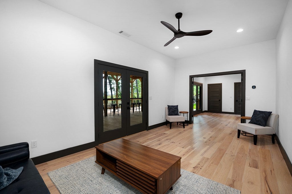 Ellijay, Georgia, 30540, United States, 3 Bedrooms Bedrooms, ,3 BathroomsBathrooms,Residential,For Sale,1840350