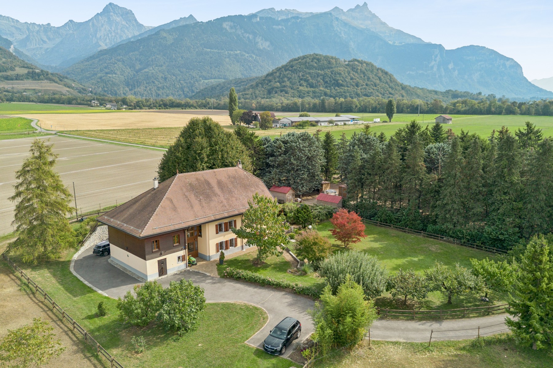  An authentic, charming home in the heart of an estate spanning more than 7,500 m - 物件實景