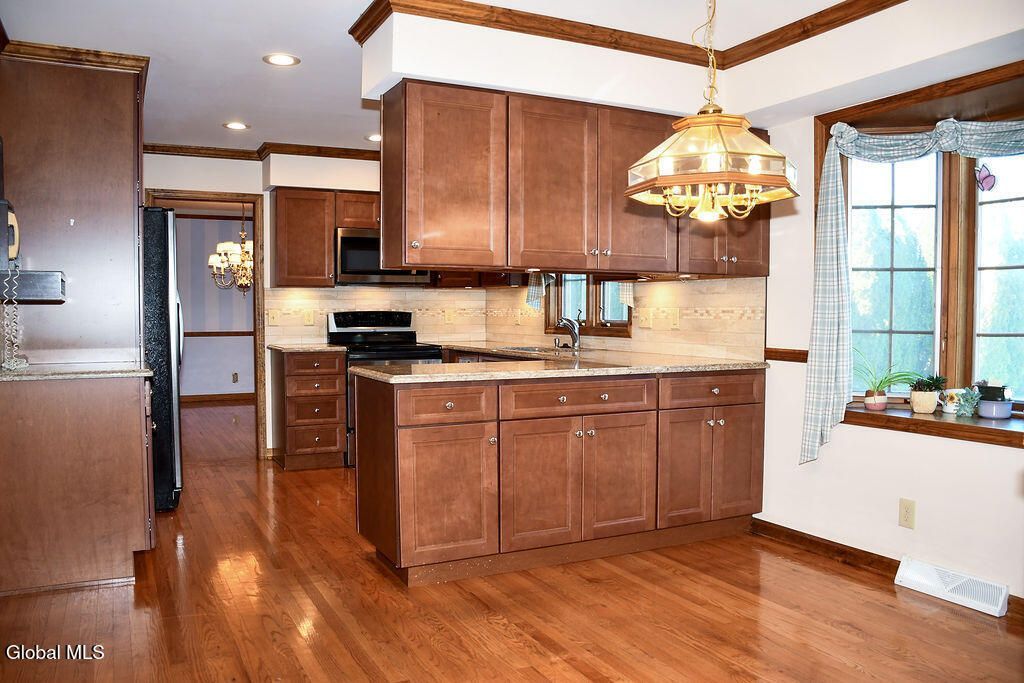 Colonie, New York, 12047, United States, 4 Bedrooms Bedrooms, ,3 BathroomsBathrooms,Residential,For Sale,1991402