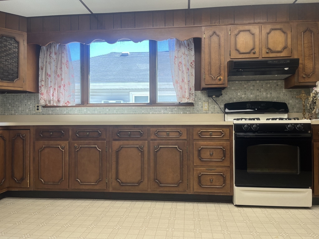 Everett, Massachusetts, 02149, United States, 3 Bedrooms Bedrooms, ,3 BathroomsBathrooms,Residential,For Sale,1923933