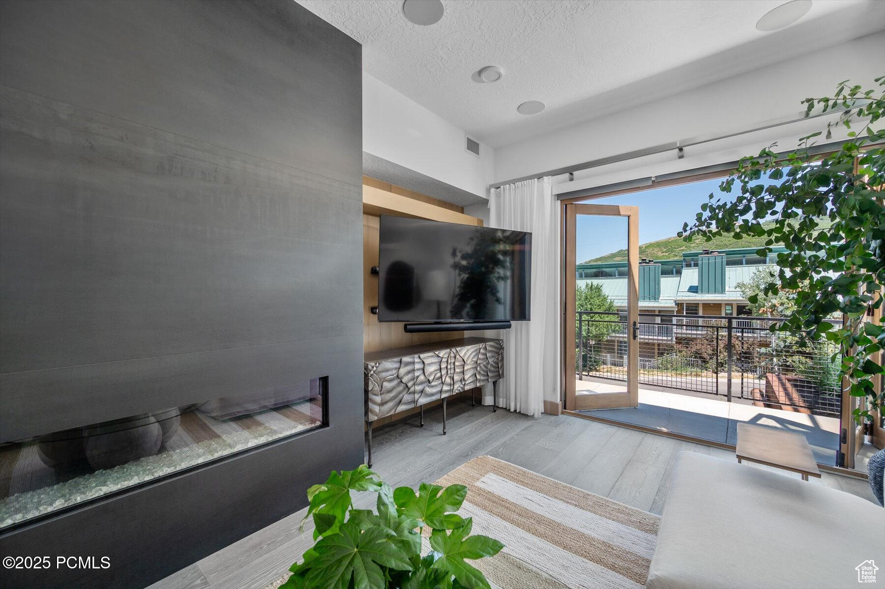 Park City, Utah, 84060, United States, 2 Bedrooms Bedrooms, ,2 BathroomsBathrooms,Residential,For Sale,1989622