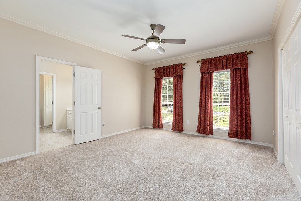 Lufkin, Texas, 75901, United States, 4 Bedrooms Bedrooms, ,5 BathroomsBathrooms,Residential,For Sale,1989881