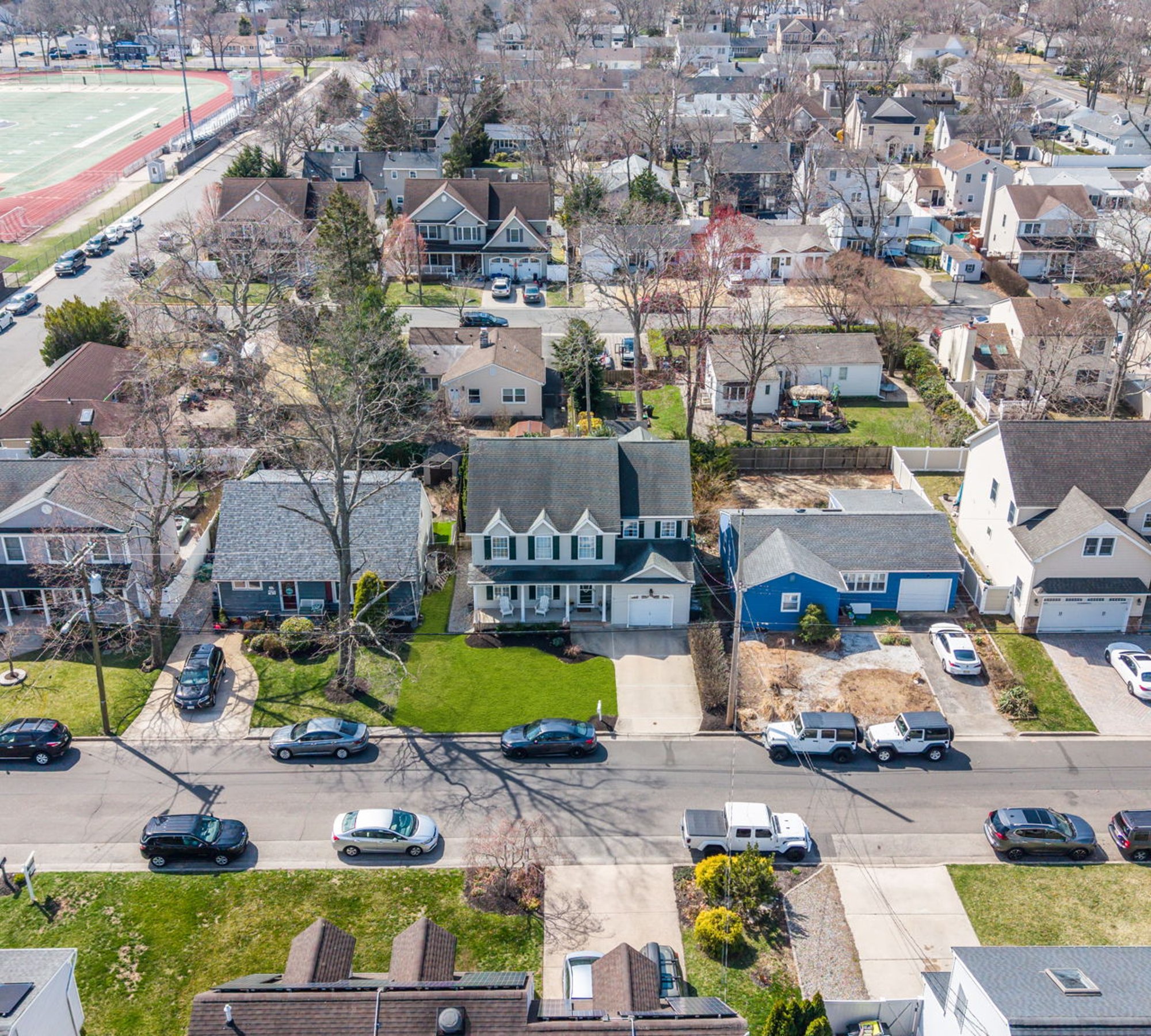  Sunny and Spacious Colonial Home - 物件實景
