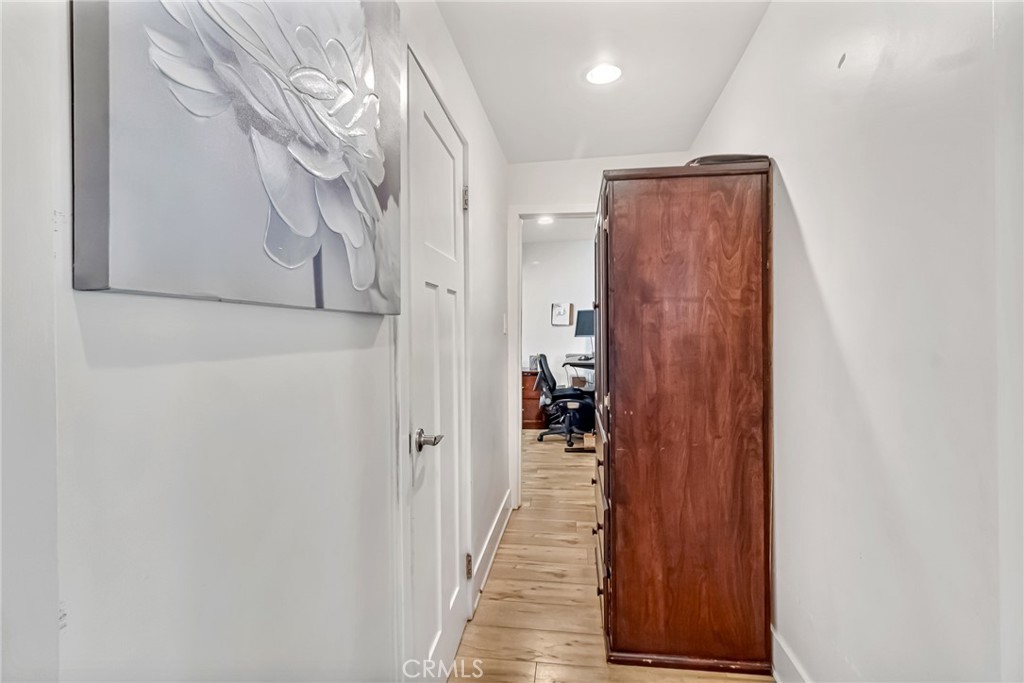 Thousand Oaks, California, 91362, United States, 2 Bedrooms Bedrooms, ,1 BathroomBathrooms,Residential,For Sale,1999225