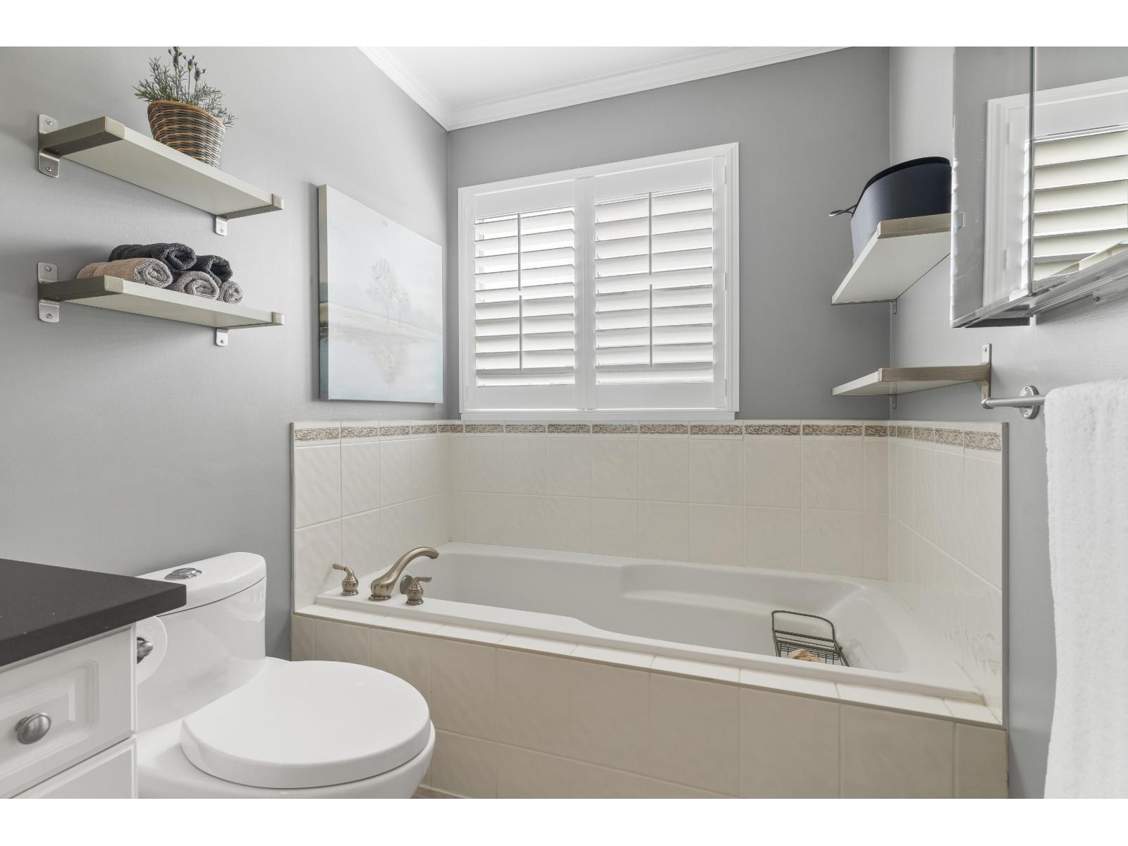 WHITE ROCK, British Columbia, V4B 3T4, CA, 3 Bedrooms Bedrooms, ,4 BathroomsBathrooms,Residential,For Sale,1949298
