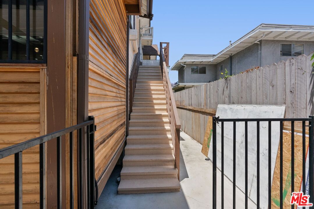 Los Angeles, California, 90006, United States, 7 Bedrooms Bedrooms, ,6 BathroomsBathrooms,Residential,For Sale,1848318