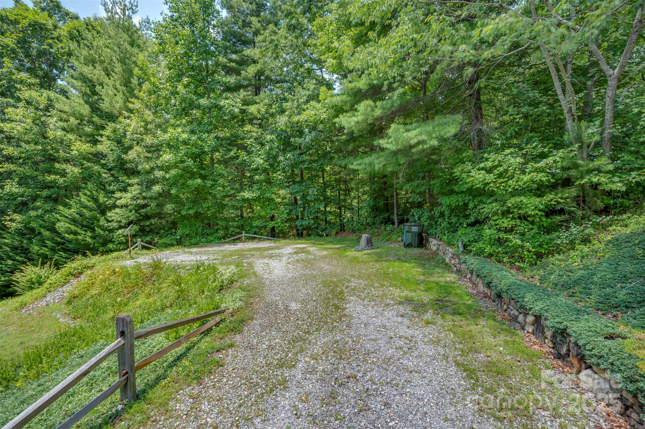 Saluda, North Carolina, 28773, United States, 3 Bedrooms Bedrooms, ,3 BathroomsBathrooms,Residential,For Sale,1978882