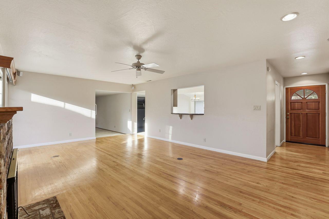 Sacramento, California, 95822, United States, 3 Bedrooms Bedrooms, ,2 BathroomsBathrooms,Residential,For Sale,1989013