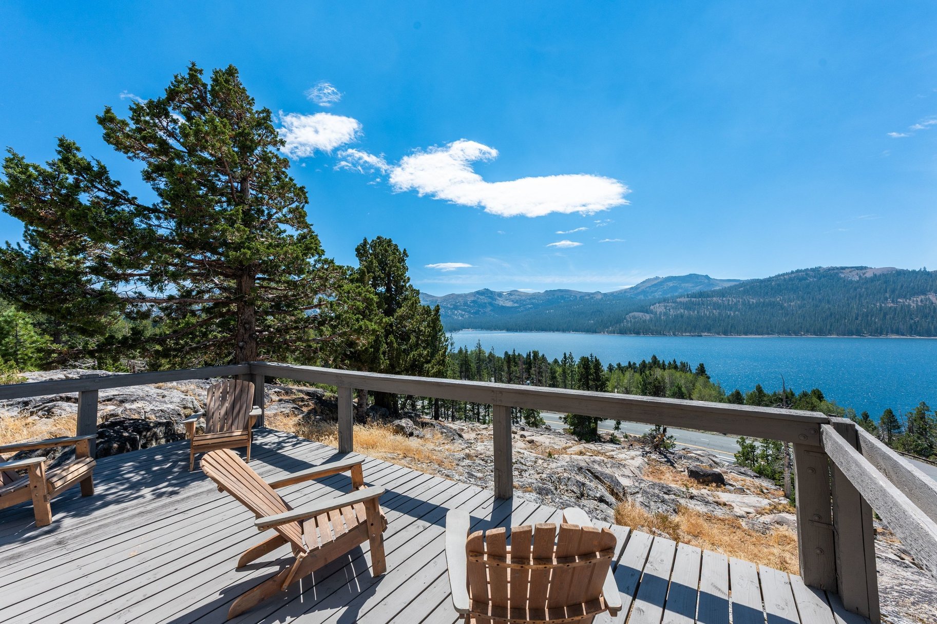  The Juniper Cabin: A Wild Invitation to See the World Differently - 物件實景