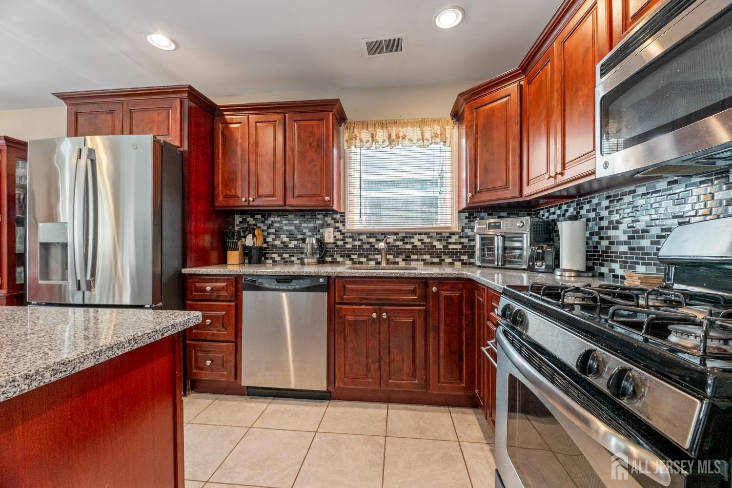 Edison, New Jersey, 08820, United States, 4 Bedrooms Bedrooms, ,2 BathroomsBathrooms,Residential,For Sale,1921725