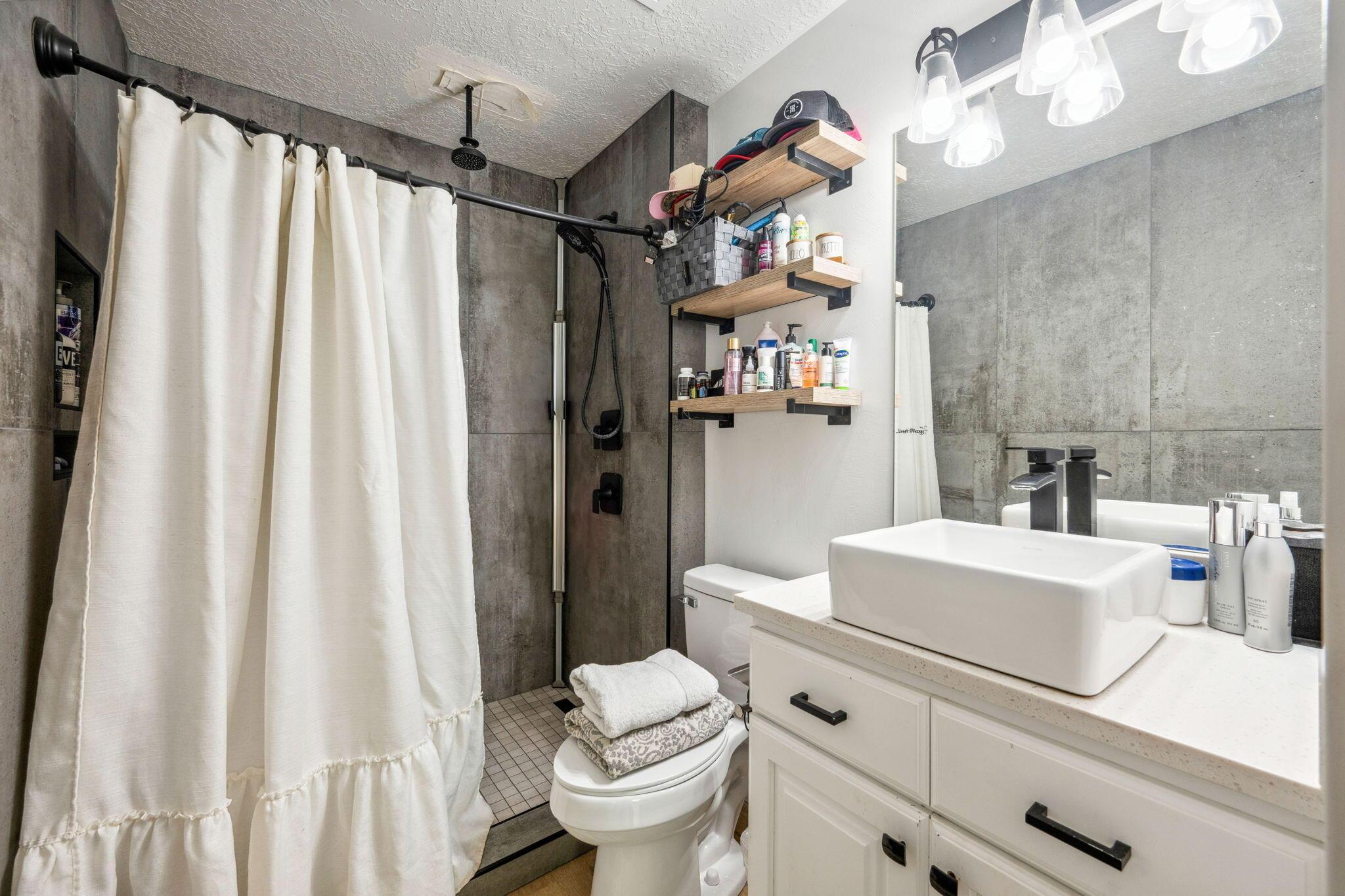 St George, Utah, 84790, United States, 6 Bedrooms Bedrooms, ,5 BathroomsBathrooms,Residential,For Sale,2012059