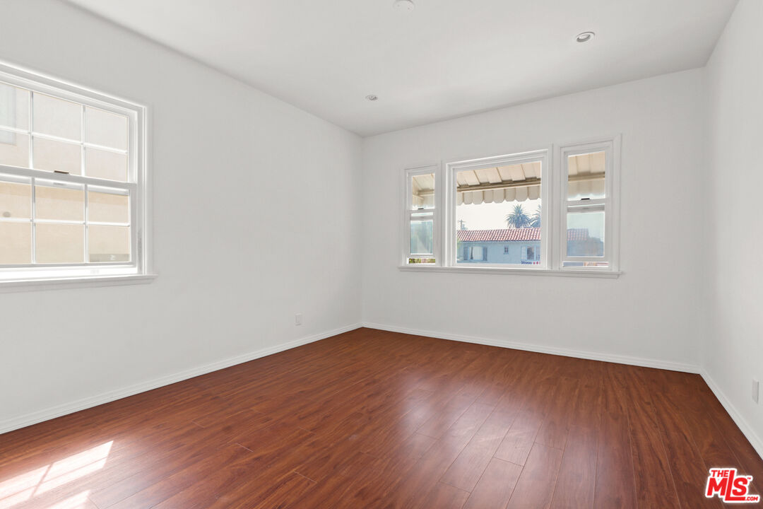 Los Angeles, California, 90035, United States, 5 Bedrooms Bedrooms, ,Residential,For Sale,1907143