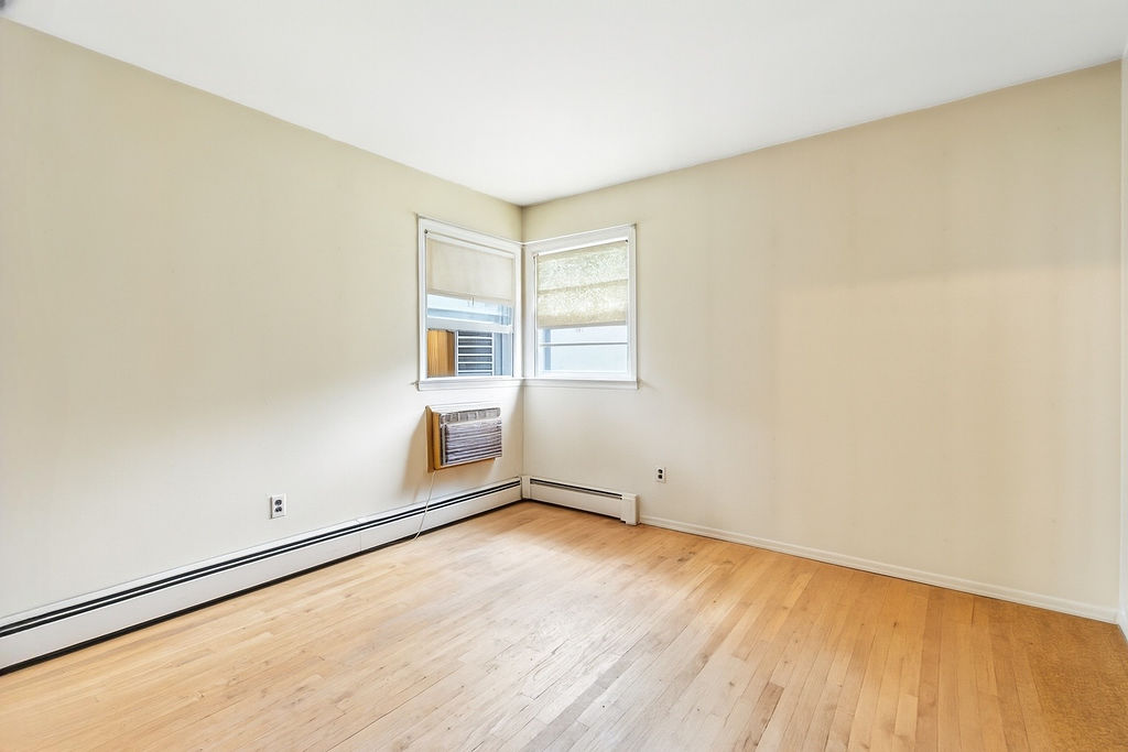 Floral Park, New York, 11001, United States, 3 Bedrooms Bedrooms, ,3 BathroomsBathrooms,Residential,For Sale,1928603