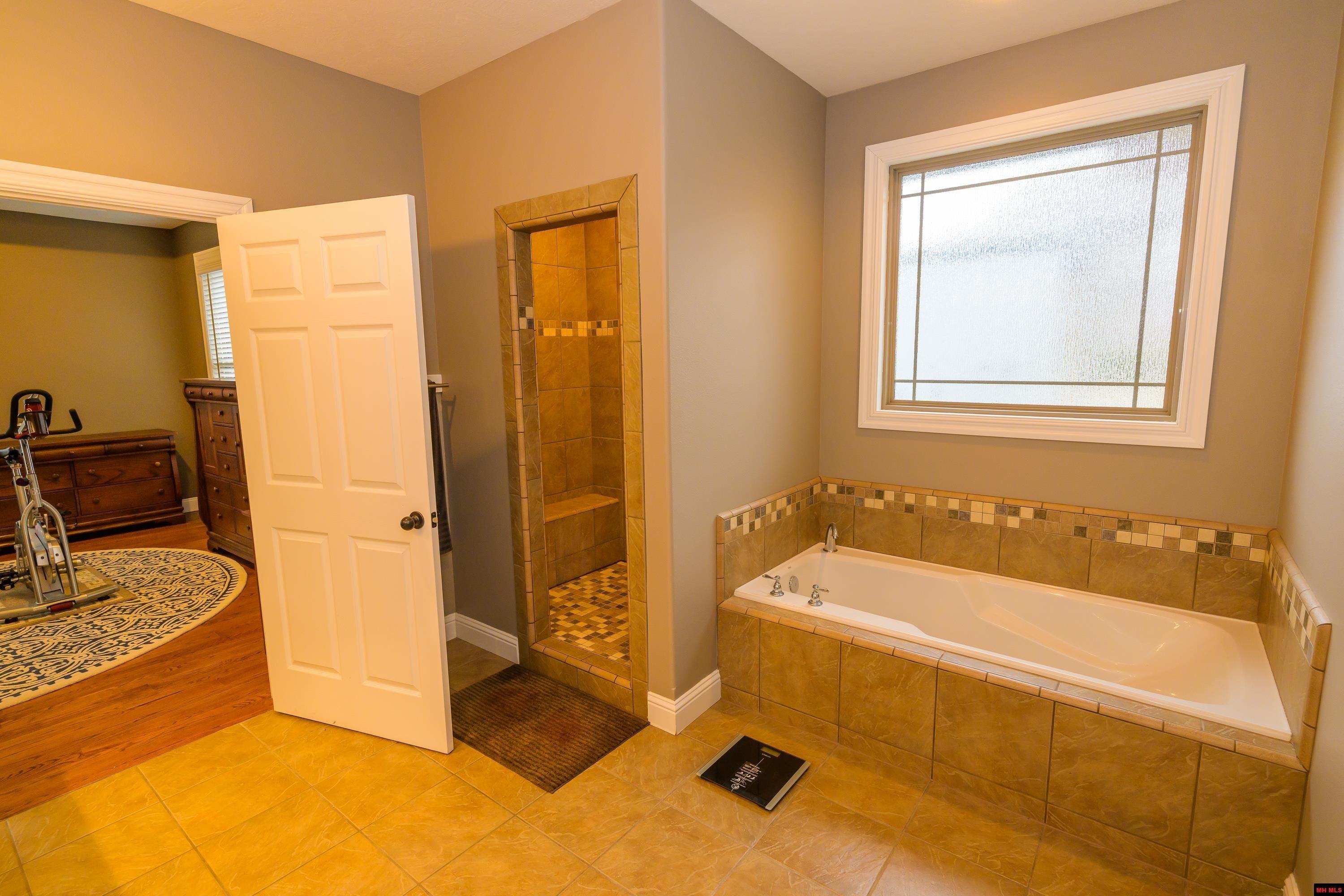 Mountain Home, Arkansas, 72653, United States, 3 Bedrooms Bedrooms, ,2 BathroomsBathrooms,Residential,For Sale,2033184