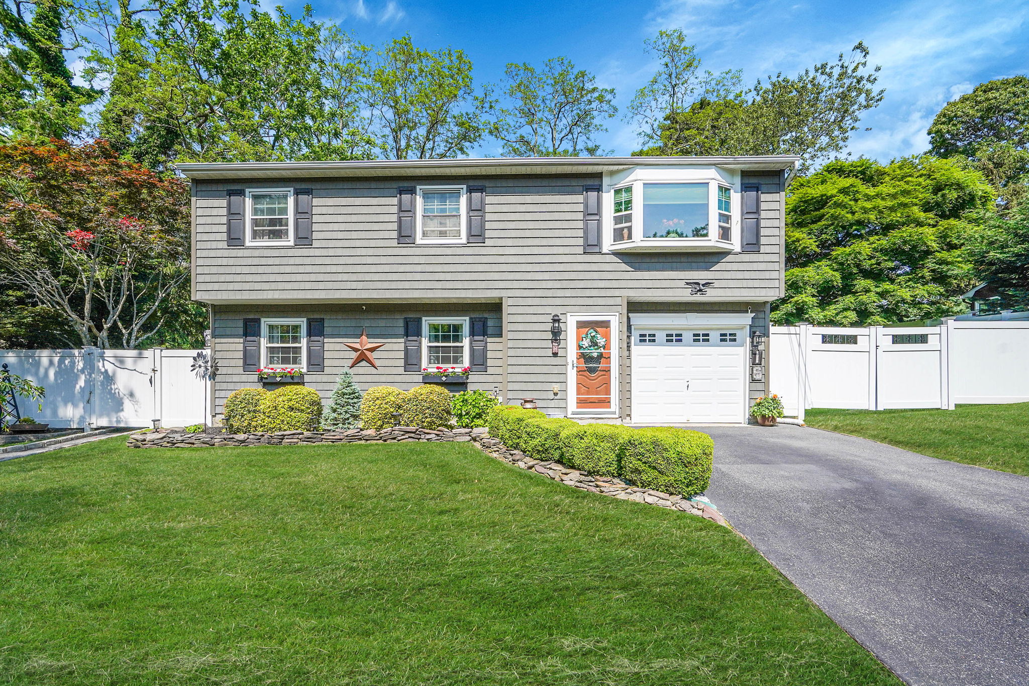 Wading River, New York, 11792, United States, 5 Bedrooms Bedrooms, ,2 BathroomsBathrooms,Residential,For Sale,1943116