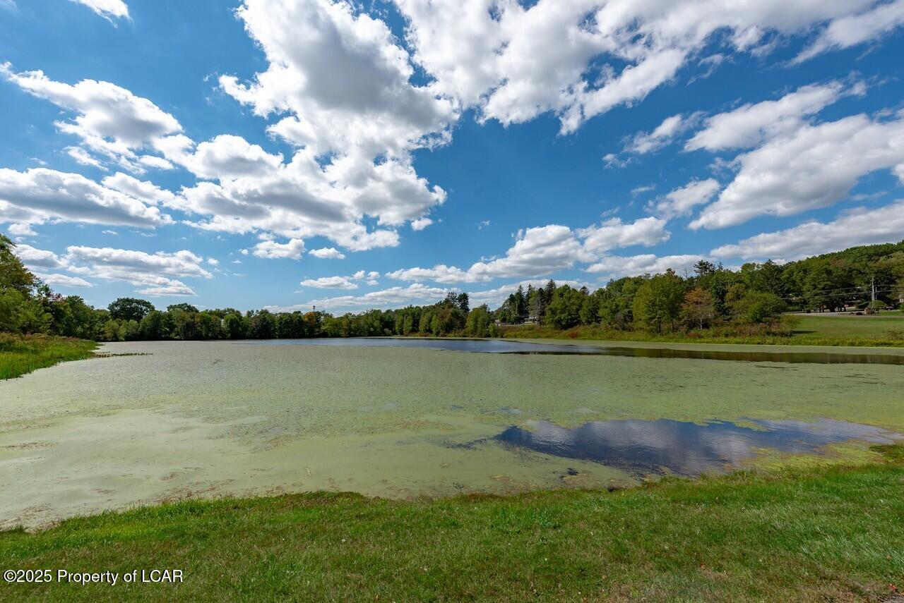 Dallas, Pennsylvania, 18612, United States, 5 Bedrooms Bedrooms, ,3 BathroomsBathrooms,Residential,For Sale,2006135