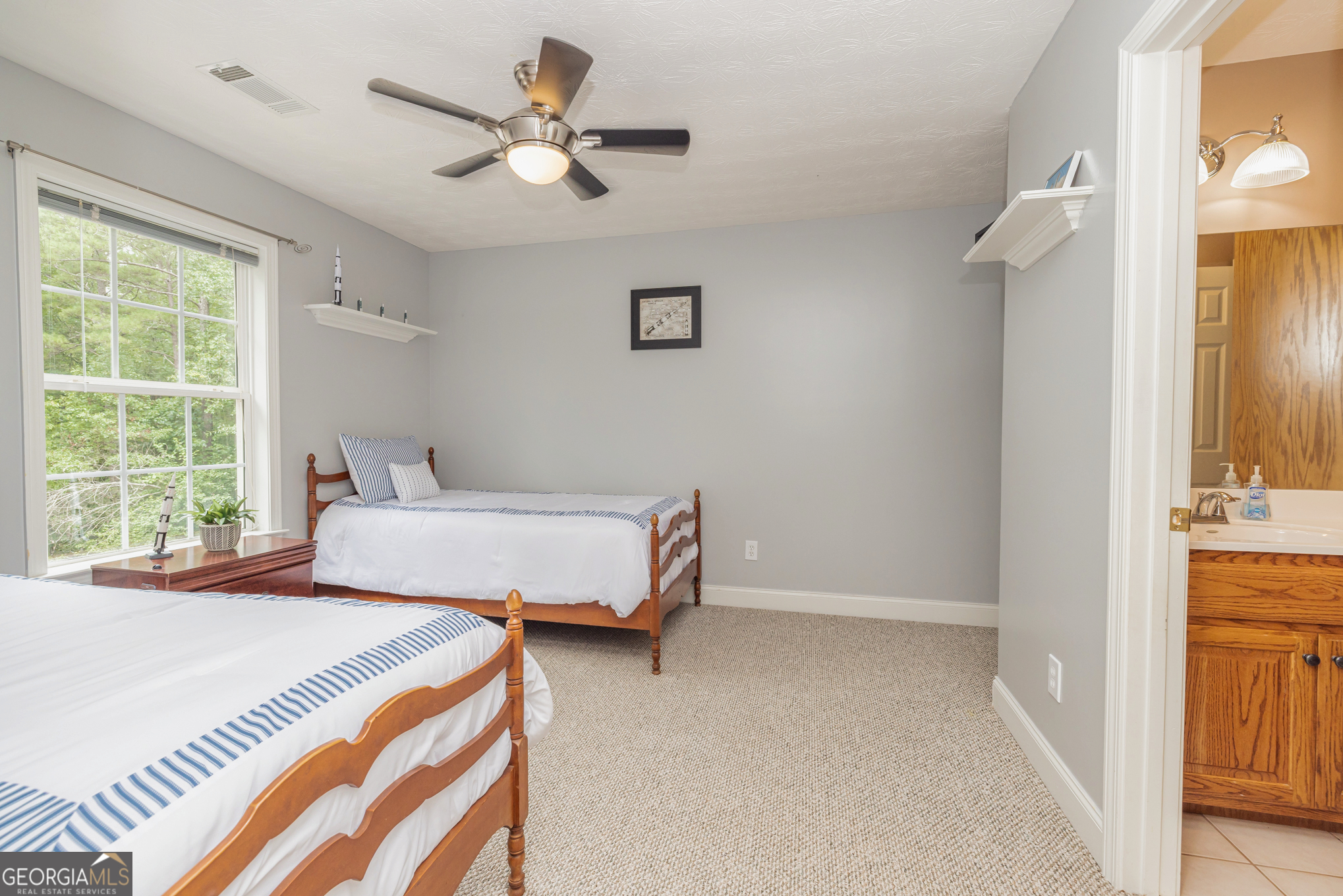 Newnan, Georgia, 30263, United States, 4 Bedrooms Bedrooms, ,5 BathroomsBathrooms,Residential,For Sale,1932602