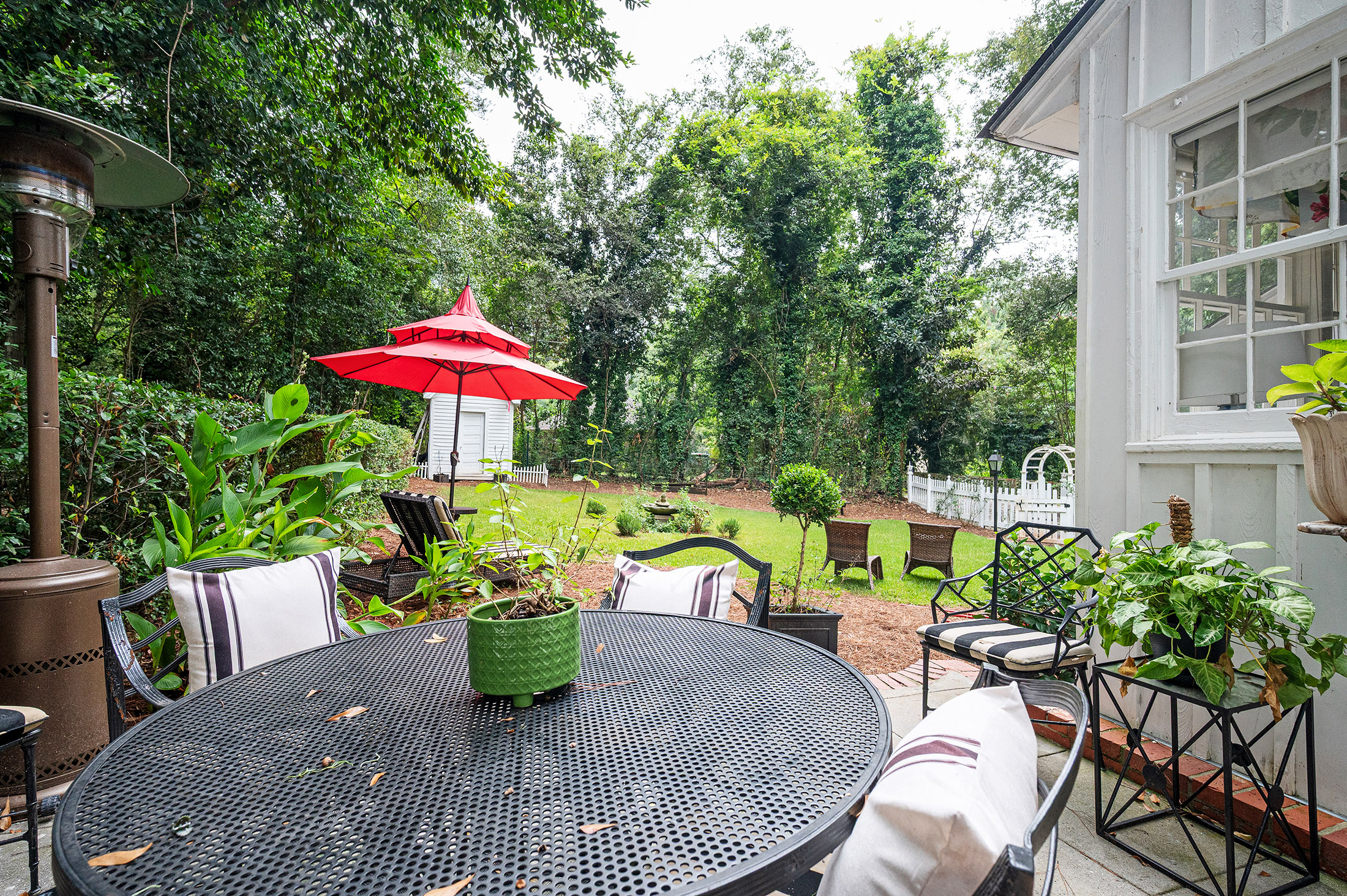  Charming Colonial Revival in the Heart of Historic Shirley Hills - 物件實景