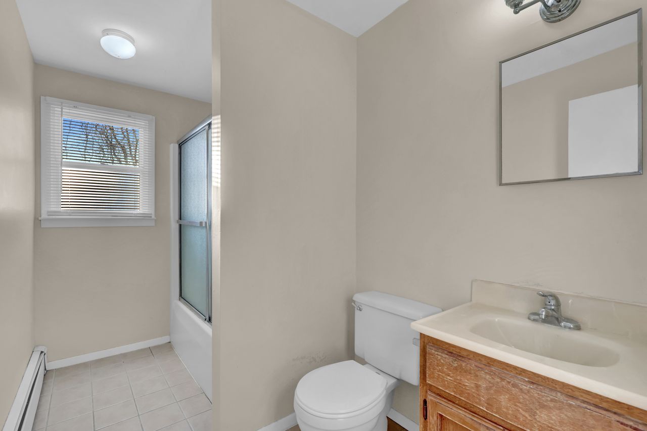 Eastport, New York, 11941, United States, 3 Bedrooms Bedrooms, ,3 BathroomsBathrooms,Residential,For Sale,2008841