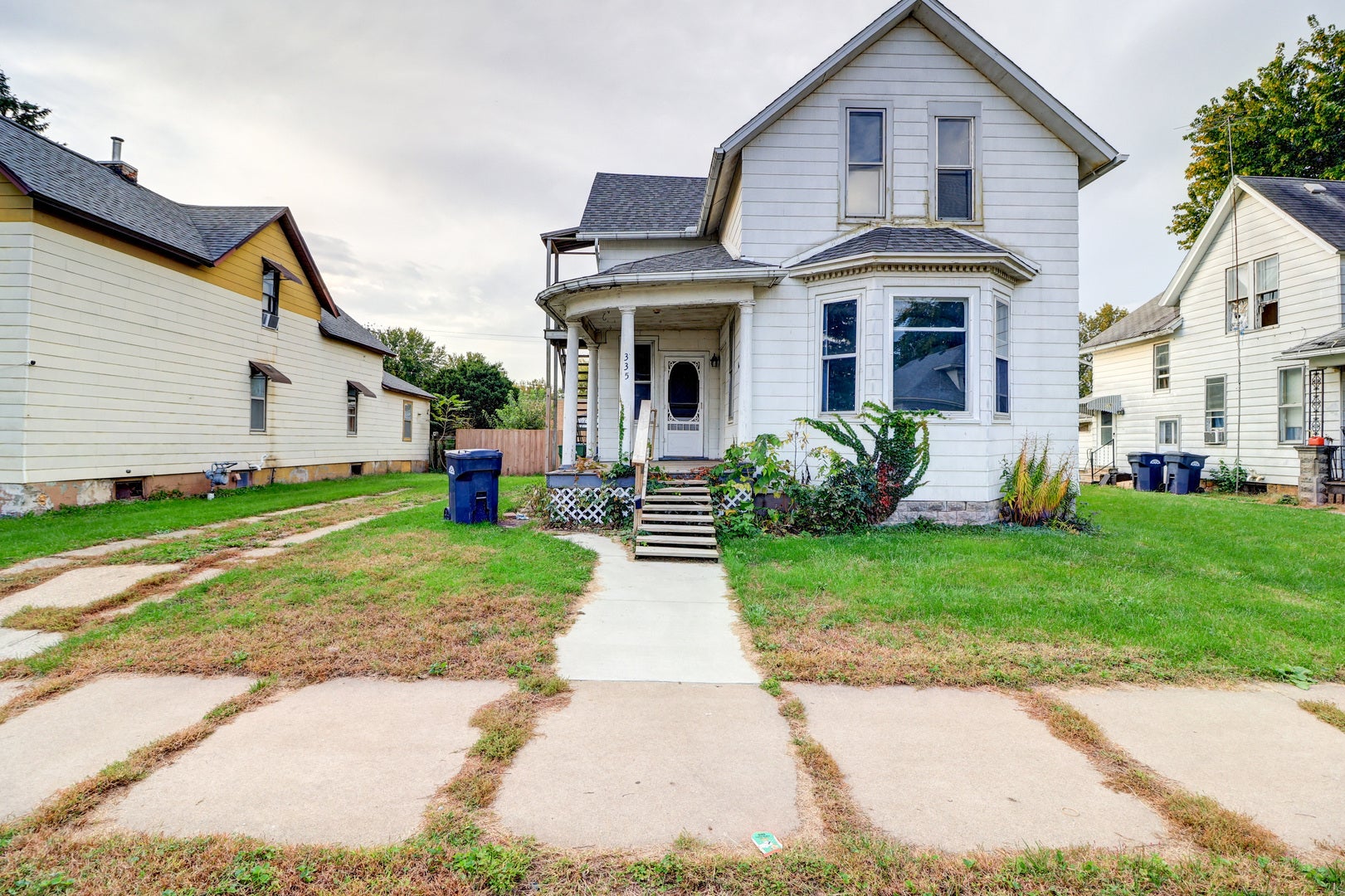 6th Ave, Clinton, IA 52732