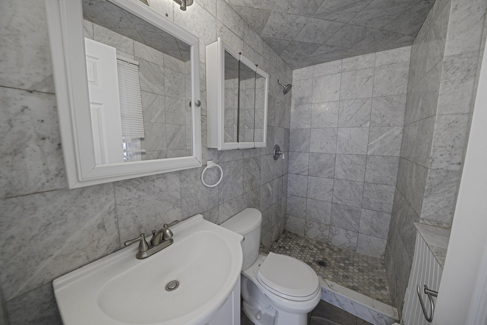 Ronkonkoma, New York, 11779, United States, 4 Bedrooms Bedrooms, ,2 BathroomsBathrooms,Residential,For Sale,2009312