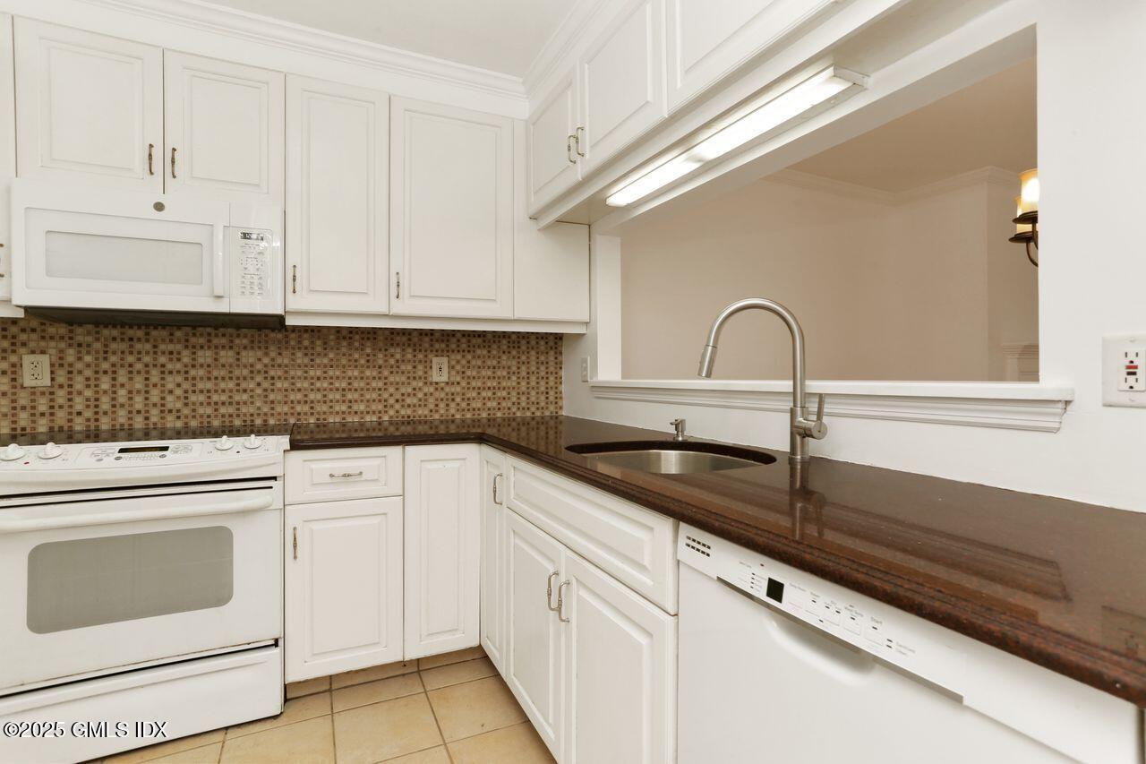 Old Greenwich, Connecticut, 06870, United States, 1 Bedroom Bedrooms, ,2 BathroomsBathrooms,Residential,For Sale,1891729
